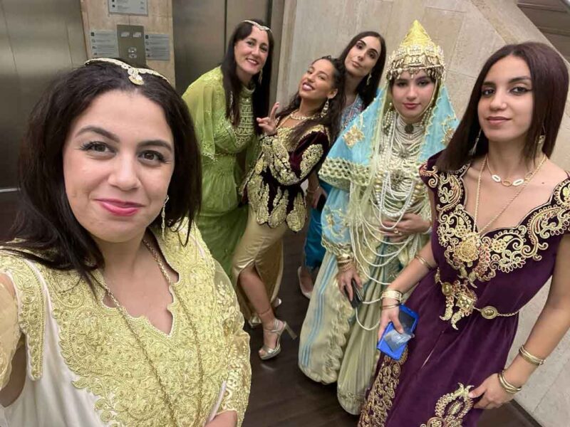 Folclore trajes tradicionales árabes en Alicante Trajes folclóricos árabes en Alicante. Alquiler de trajes típicos árabes y argelinos