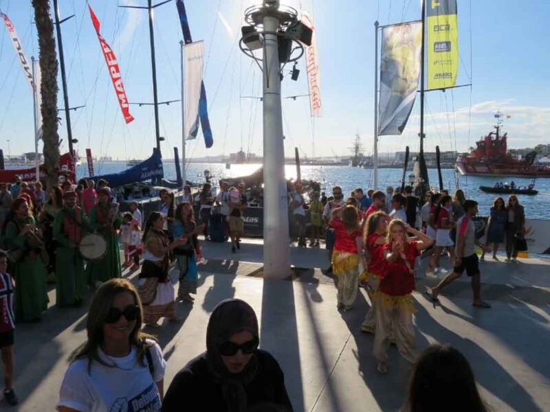 Trajes tradicionales árabes y argelinos Trajes folclóricos árabes, comprar y alquilar en Alicante