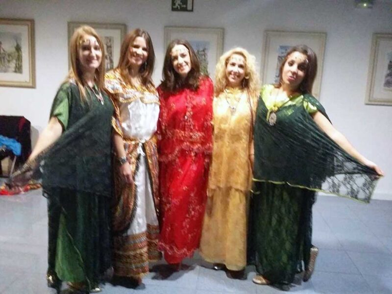 traje-folclore-arabe-de-argelia-en-alicante Ven y disfruta en nuestra asociación. Alquile fabulosos trajes típicos árabes en Alicante