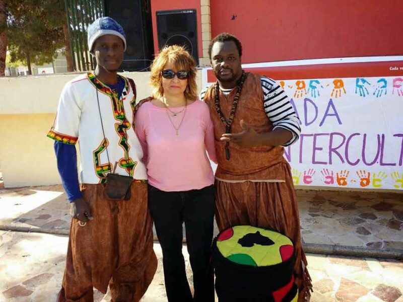 Trajes típicos árabes para hombre en Alicante Ven y disfruta en nuestra asociación. Alquile fabulosos trajes típicos árabes en Alicante