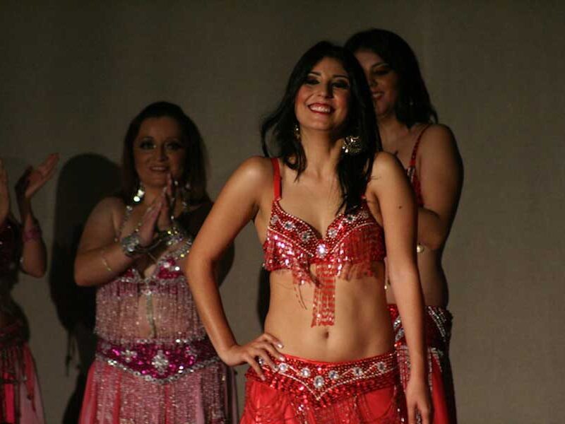Clases de danza del vientre en Alicante. Disfrute de nuestras clases de danza árabe y argelina.