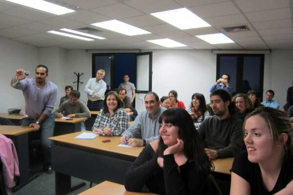 Talleres de repostería argelina y árabe en Alicante para niños y adultos Taller de repostería y gastronomía árabe en Alicante. Ven a nuestros talleres de repostería argelina y comida árabe