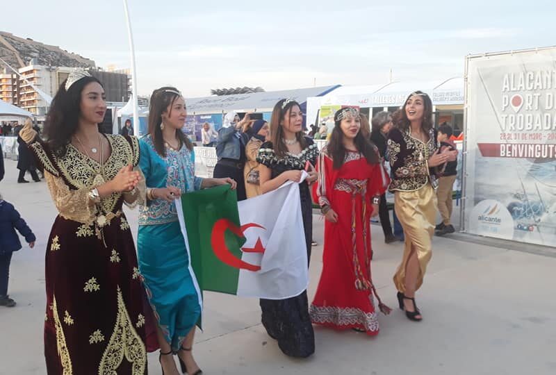 Compra y alquiler de trajes árabes en Alicante Trajes tradicionales Chaoui. Alquiler y compra de trajes árabes en Alicante.