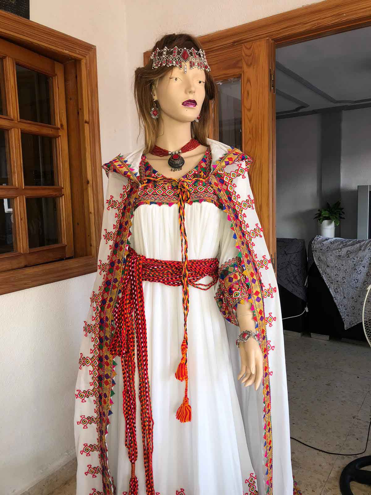 Negafa en Alicante, maquillajes, peinados, henna